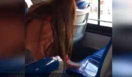 潮妈爆料被扒裤子视频,被扒裤子视频引发热议，真相究竟如何？