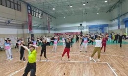 潍坊学院体育网红吃瓜,吃瓜群众眼中的校园风云